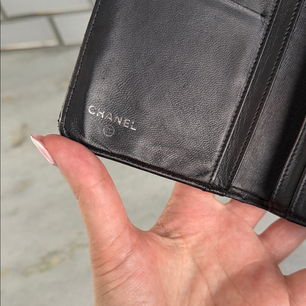 CHANEL Black vintage Quilted Wallet - Picture 8 of 10